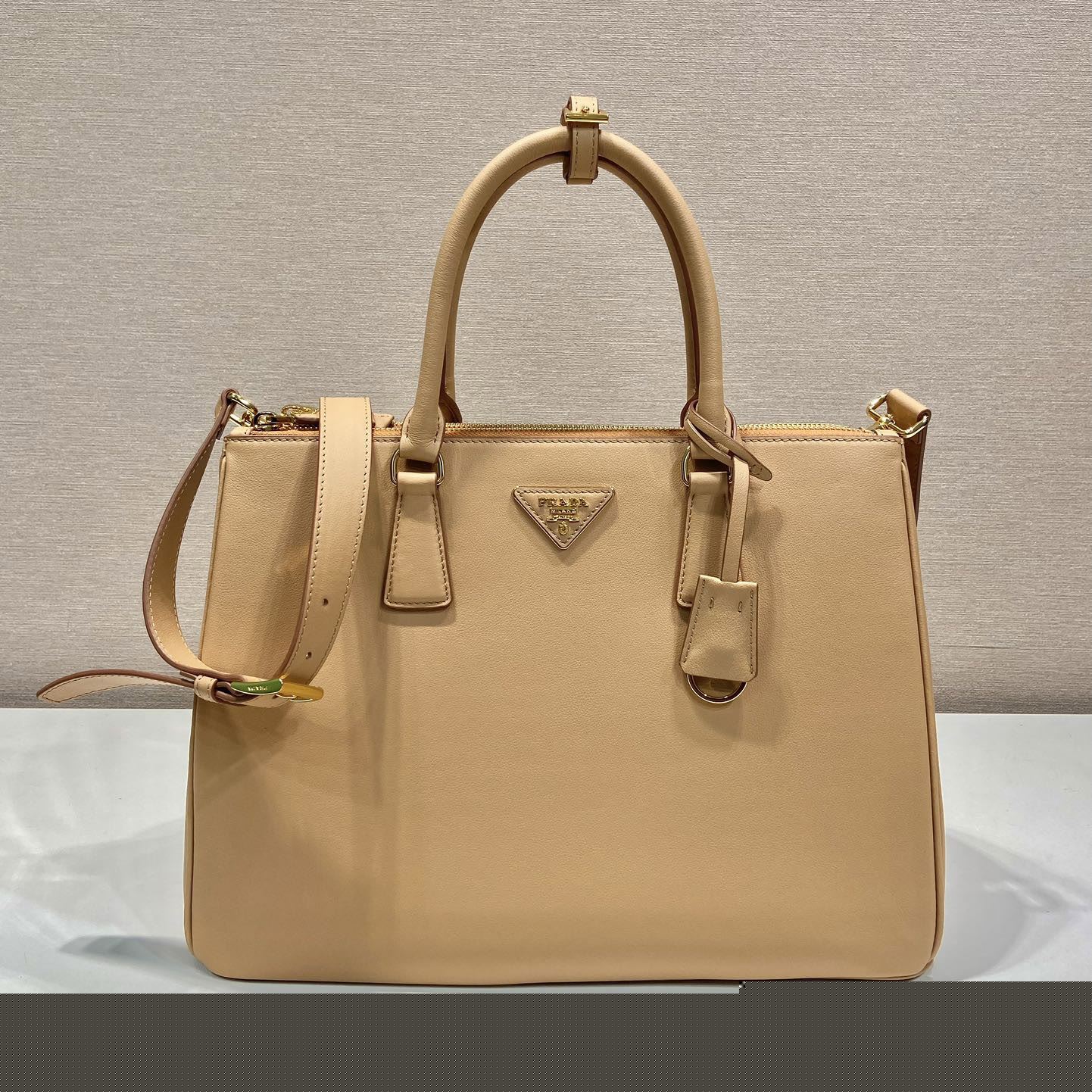 Pra*a top handle bags